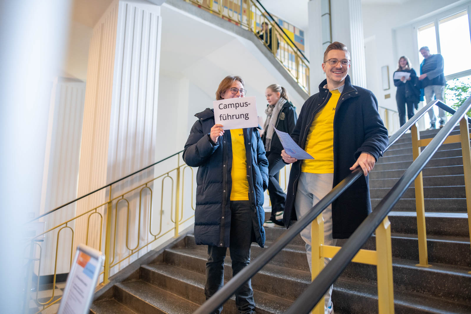 Student, er eine Campusführung macht