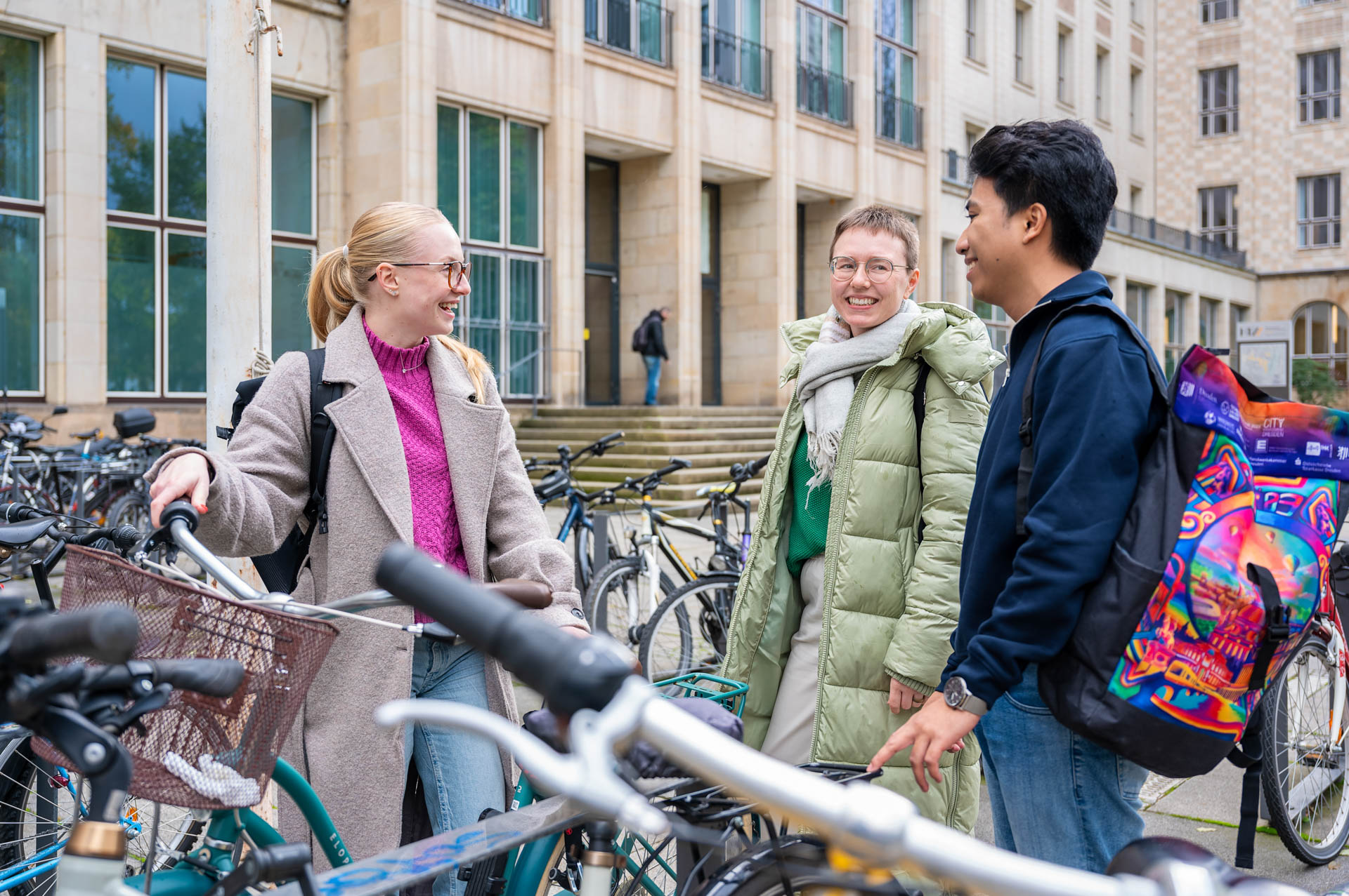 Studentinnen mi Fahrrad