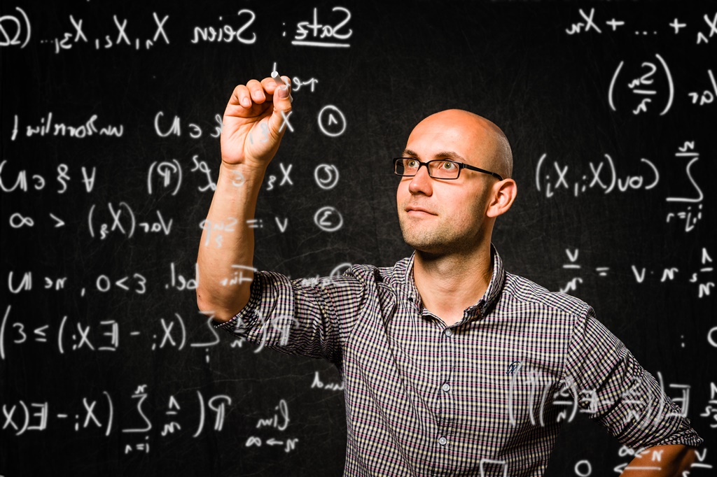 Herr Schwarzenberger schreibt an Tafel