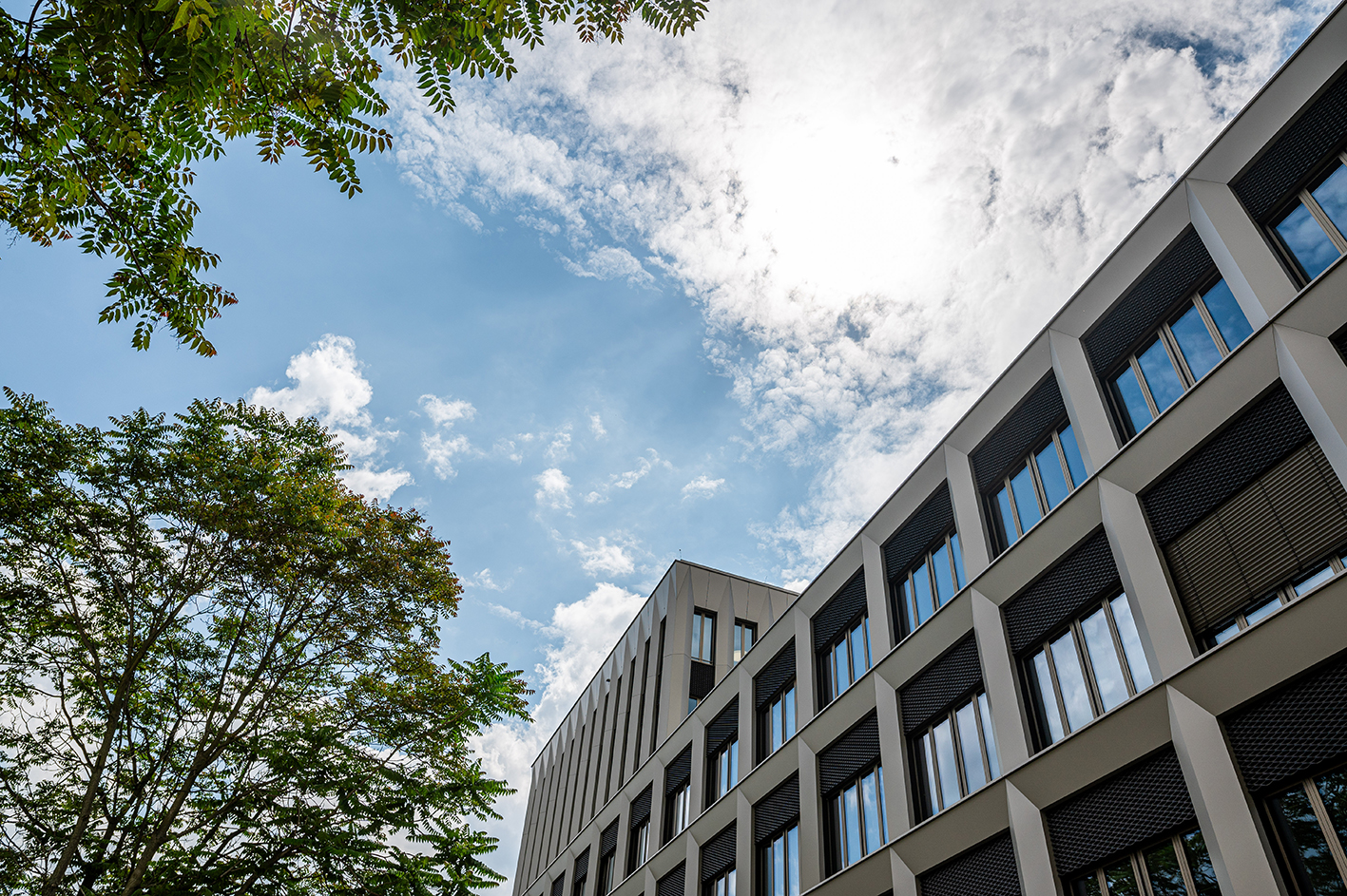 Blick auf das U-Gebäude