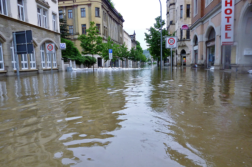 Das Forschungsprojekt „INNOVARU“ entwickelt eine neue Methode zur Risikobewertung von Hochwasserschäden, so können voraussichtliche Kosten - wie z.B. beim Hochwasser 2013 in Greiz - genauer kalkuliert werden.