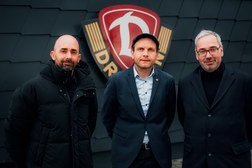 Vertragsunterzeichnung mit Dynamo Dresden