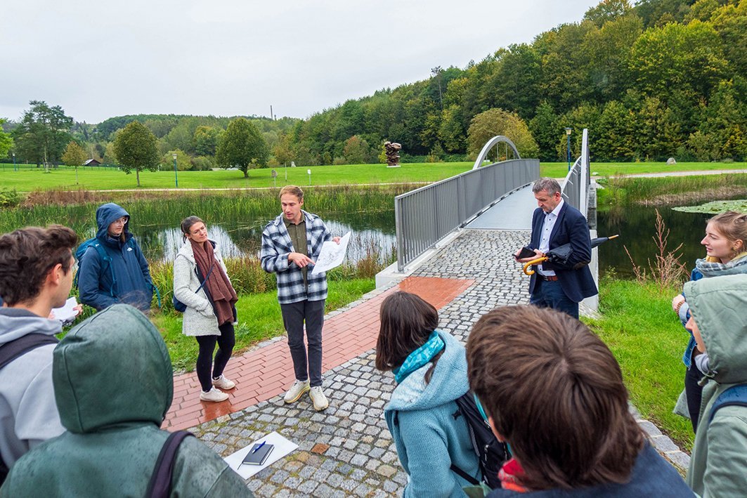 Vorstellung des Konzeptes der Landesgartenschau im Kurpark Bad Schlema durch Frau Maxi Mückenheim (Landesgartenschaugesellschaft), Herrn Voss (UKL Landschaftsarchitekten) und Herrn Jens Müller (Bürgermeister Aue-Bad Schlema)